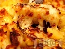 Рецепта Запечени картофи с маслини и сирене моцарела (или кашкавал)